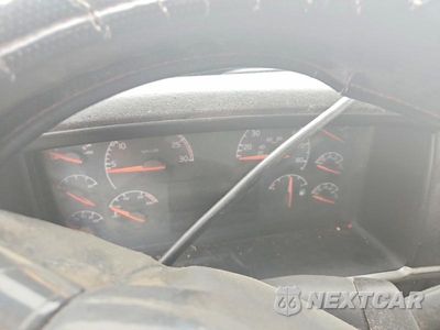 Zdjęcie 9 z 14 samochodu: 2006 VOLVO VNL SEMI TRUCK VIN:4V4NC9TG16N386275 - miniatura