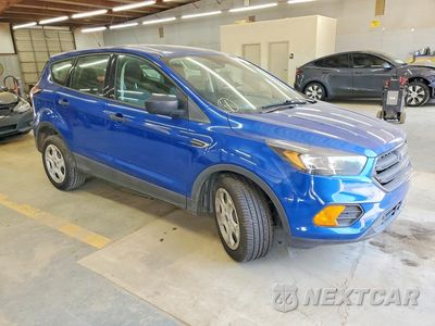 Czwarte zdjęcie samochodu z boku: 2018 FORD ESCAPE S VIN:1FMCU0F74JUB87223 - miniatura