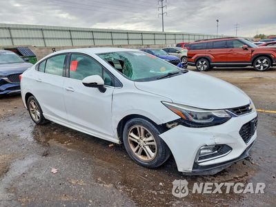 Czwarte zdjęcie samochodu z boku: 2017 CHEVROLET CRUZE LT VIN:1G1BE5SM7H7269132 - miniatura