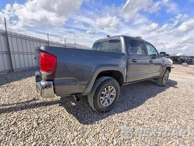 Trzecie zdjęcie samochodu z tyłu: 2017 TOYOTA TACOMA SR5 V6 VIN:5TFCZ5AN1HX106695 - miniatura