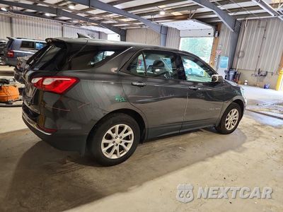 Trzecie zdjęcie samochodu z tyłu: 2018 CHEVROLET EQUINOX LS VIN:2GNAXREV4J6328160 - miniatura