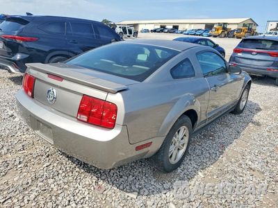 Trzecie zdjęcie samochodu z tyłu: 2008 FORD MUSTANG V6 COUPE VIN:1ZVHT80N285198872 - miniatura