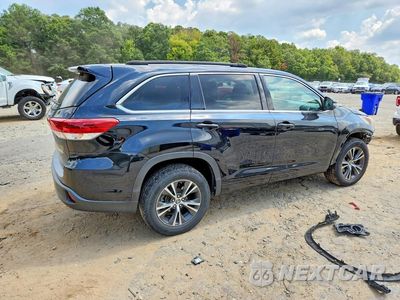 Trzecie zdjęcie samochodu z tyłu: 2018 TOYOTA HIGHLANDER LE VIN:5TDZZRFH5JS238021 - miniatura