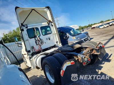Drugie zdjęcie samochodu z przodu: 2020 FREIGHTLINER CASCADIA 116 SEMI TRUCK VIN:1FUBHTDV2LLLX7482 - miniatura