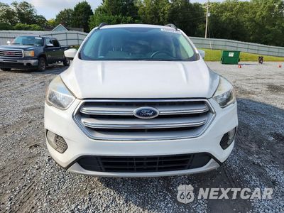 Piąte zdjęcie samochodu w środku: 2018 FORD ESCAPE SE VIN:1FMCU0GD5JUB29111 - miniatura