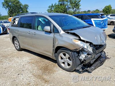 Czwarte zdjęcie samochodu z boku: 2017 TOYOTA SIENNA LE VIN:5TDKZ3DC5HS867973 - miniatura