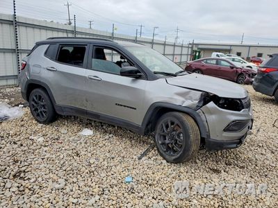 Czwarte zdjęcie samochodu z boku: 2023 JEEP COMPASS LATITUDE VIN:3C4NJDBN8PT531740 - miniatura