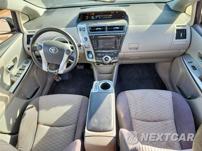 Zdjęcie 8 z 12 samochodu: 2017 TOYOTA PRIUS V TWO VIN:JTDZN3EU4HJ058298 - miniatura