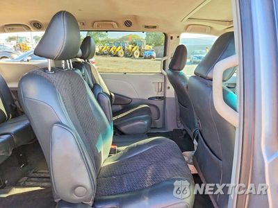 Zdjęcie 11 z 13 samochodu: 2011 TOYOTA SIENNA SPORT VIN:5TDXK3DC5BS039651 - miniatura