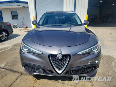 Piąte zdjęcie samochodu w środku: 2018 ALFA ROMEO STELVIO VIN:ZASFAKAN3J7B80331 - miniatura