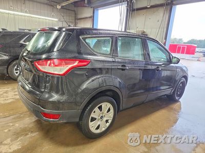 Trzecie zdjęcie samochodu z tyłu: 2015 FORD ESCAPE S VIN:1FMCU0F77FUB90205 - miniatura