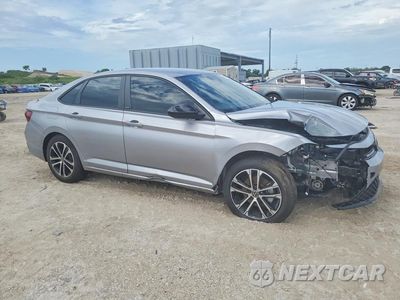 Czwarte zdjęcie samochodu z boku: 2025 VOLKSWAGEN JETTA SPORT VIN:3VWBX7BU4SM091395 - miniatura