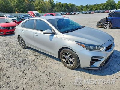 Czwarte zdjęcie samochodu z boku: 2019 KIA FORTE LXS VIN:3KPF24AD4KE081673 - miniatura