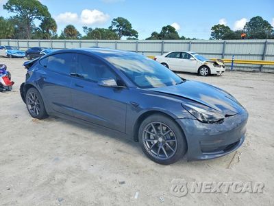 Czwarte zdjęcie samochodu z boku: 2022 TESLA MODEL 3 VIN:5YJ3E1EA8NF355867 - miniatura