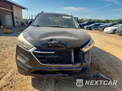 Piąte zdjęcie samochodu w środku: 2017 HYUNDAI TUCSON SE PLUS VIN:KM8J33A43HU444682 - miniatura