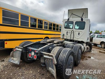 Trzecie zdjęcie samochodu z tyłu: 2025 FREIGHTLINER CASCADIA 116