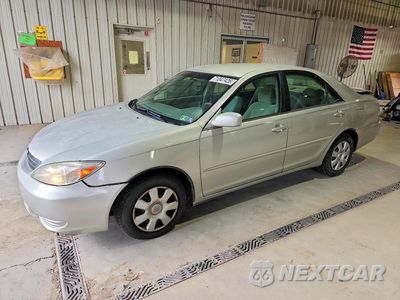 2004 TOYOTA CAMRY LE 4T1BE32K34U864142 - główne zdjęcie licytacji z USA - miniatura