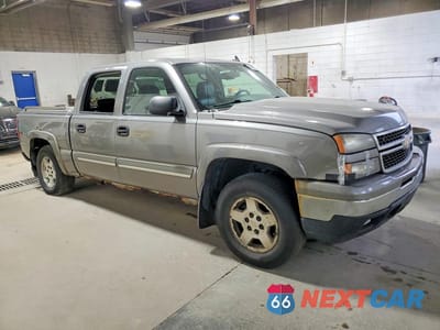 Czwarte zdjęcie samochodu z boku: 2007 CHEVROLET SILVERADO K1500 CLASSIC CREW CAB VIN:2GCEK13Z471104523 - miniatura