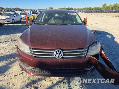 Piąte zdjęcie samochodu w środku: 2014 VOLKSWAGEN PASSAT VIN:1VWAT7A33EC028763 - miniatura