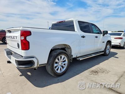 Trzecie zdjęcie samochodu z tyłu: 2021 CHEVROLET SILVERADO C1500 CUSTOM VIN:3GCPWBEKXMG264458 - miniatura