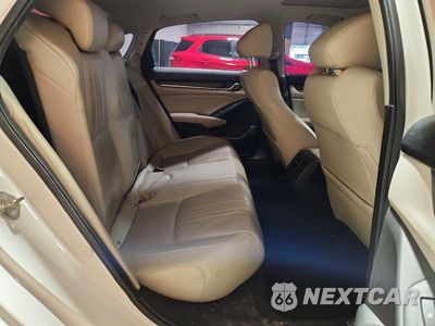 Zdjęcie 10 z 12 samochodu: 2018 HONDA ACCORD TOURING VIN:1HGCV2F90JA006703 - miniatura