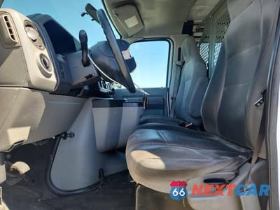 Zdjęcie 7 z 13 samochodu: 2013 FORD E250 DELIVERY VAN VIN:1FTNE2EW0DDA46653 - miniatura