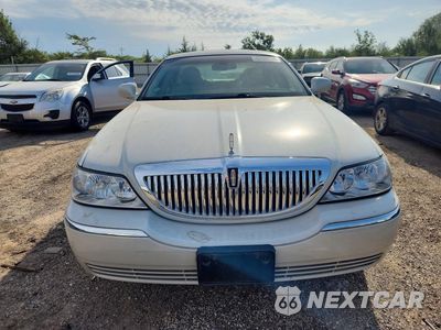 Piąte zdjęcie samochodu w środku: 2006 LINCOLN TOWN CAR DESIGNER VIN:1LNHM83V46Y640635 - miniatura