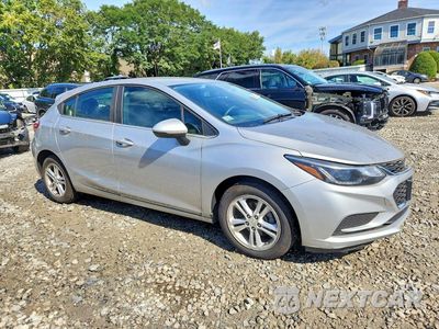 Czwarte zdjęcie samochodu z boku: 2018 CHEVROLET CRUZE LT VIN:3G1BE6SM5JS655111 - miniatura