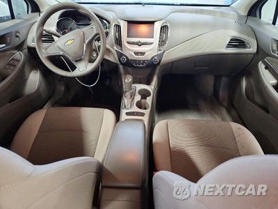 Zdjęcie 8 z 12 samochodu: 2017 CHEVROLET CRUZE LS VIN:1G1BC5SM9H7115723 - miniatura