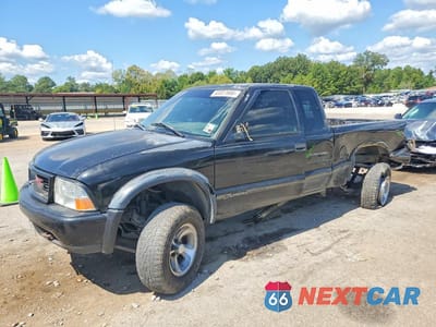 1999 GMC SONOMA 1GTCT19WXX8513740 - główne zdjęcie licytacji z USA - miniatura