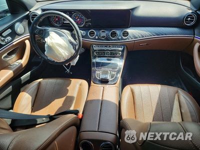 Zdjęcie 8 z 12 samochodu: 2017 MERCEDES-BENZ E 300 VIN:WDDZF4JBXHA190057 - miniatura