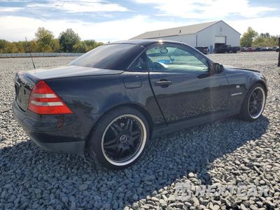 Trzecie zdjęcie samochodu z tyłu: 2000 MERCEDES-BENZ SLK 230 KOMPRESSOR VIN:WDBKK47F7YF164003 - miniatura