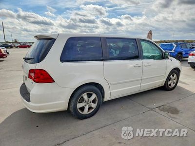 Trzecie zdjęcie samochodu z tyłu: 2010 VOLKSWAGEN ROUTAN SE VIN:2V4RW3D13AR184535 - miniatura