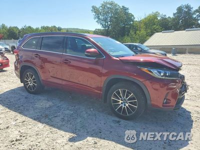 Czwarte zdjęcie samochodu z boku: 2017 TOYOTA HIGHLANDER SE VIN:5TDJZRFH5HS385950 - miniatura