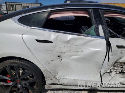 Zdjęcie 10 z 12 samochodu: 2016 TESLA MODEL S VIN:5YJSA1E44GF133007 - miniatura