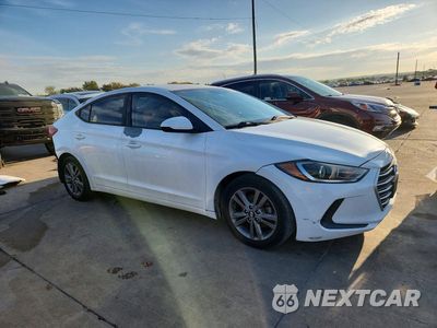 Czwarte zdjęcie samochodu z boku: 2017 HYUNDAI ELANTRA SE VIN:5NPD84LFXHH142212 - miniatura