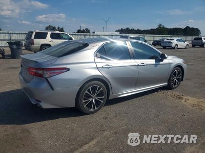 Trzecie zdjęcie samochodu z tyłu: 2018 TOYOTA CAMRY SE VIN:4T1B11HK4JU147882 - miniatura
