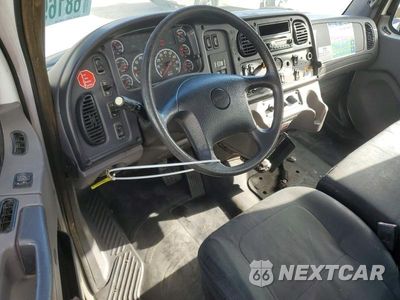 Zdjęcie 8 z 12 samochodu: 2017 FREIGHTLINER BUSINM2106 - BOX TRUCK VIN:1FVACWDT8CHBK2234 - miniatura
