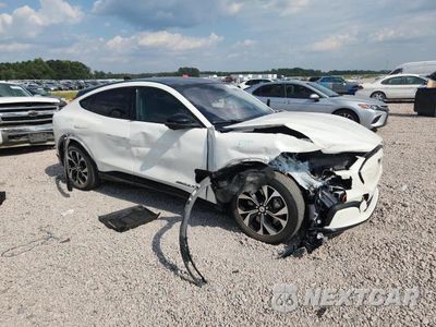 Czwarte zdjęcie samochodu z boku: 2023 FORD MUSTANG MACH-E PREMIUM VIN:3FMTK3R7XPMB00795 - miniatura