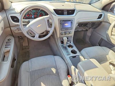 Zdjęcie 8 z 13 samochodu: 2017 CHEVROLET TRAVERSE LS VIN:1GNKRFKD1HJ217460 - miniatura