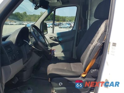 Zdjęcie 7 z 13 samochodu: 2012 MERCEDES-BENZ SPRINTER 2500 DELIVERY VAN VIN:WD3PE8CB1C5612611 - miniatura