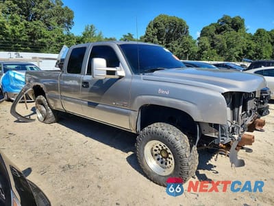 Czwarte zdjęcie samochodu z boku: 2003 CHEVROLET SILVERADO K2500 HEAVY DUTY VIN:1GCHK29173E192500 - miniatura