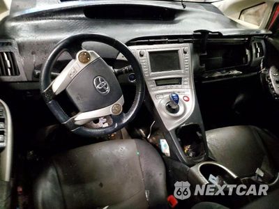 Zdjęcie 8 z 12 samochodu: 2012 TOYOTA PRIUS FOUR VIN:JTDKN3DU1C5415442 - miniatura