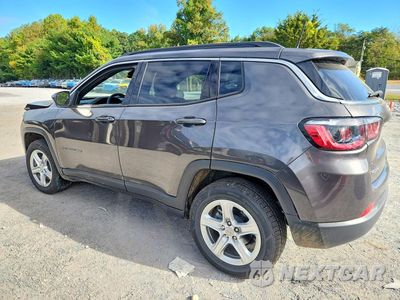 Drugie zdjęcie samochodu z przodu: 2023 JEEP COMPASS LATITUDE VIN:3C4NJDBNXPT501879 - miniatura