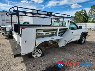 Trzecie zdjęcie samochodu z tyłu: 2005 CHEVROLET SILVERADO C2500 HEAVY DUTY VIN:1GBHC24U05E188794 - miniatura