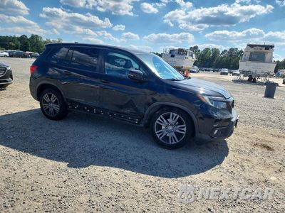Czwarte zdjęcie samochodu z boku: 2019 HONDA PASSPORT EXL VIN:5FNYF8H5XKB006067 - miniatura