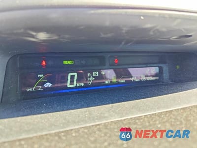 Zdjęcie 9 z 13 samochodu: 2013 TOYOTA PRIUS V TWO VIN:JTDZN3EU6D3275107 - miniatura