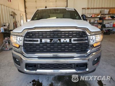 Piąte zdjęcie samochodu w środku: 2024 RAM 2500 BIG HORN VIN:3C6UR5DL8RG311183 - miniatura