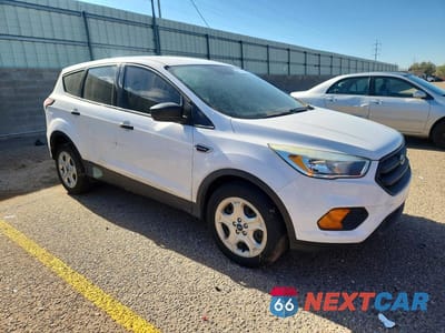 Czwarte zdjęcie samochodu z boku: 2017 FORD ESCAPE S VIN:1FMCU0F77HUC13940 - miniatura