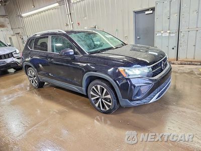 Czwarte zdjęcie samochodu z boku: 2022 VOLKSWAGEN TAOS SE VIN:3VVTX7B25NM000758 - miniatura
